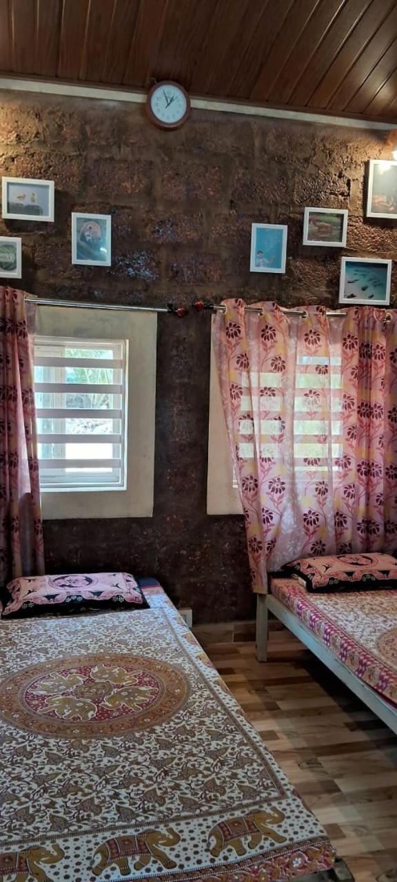 Riverstone Riverfront Stay جوكارنا الغرفة الصورة