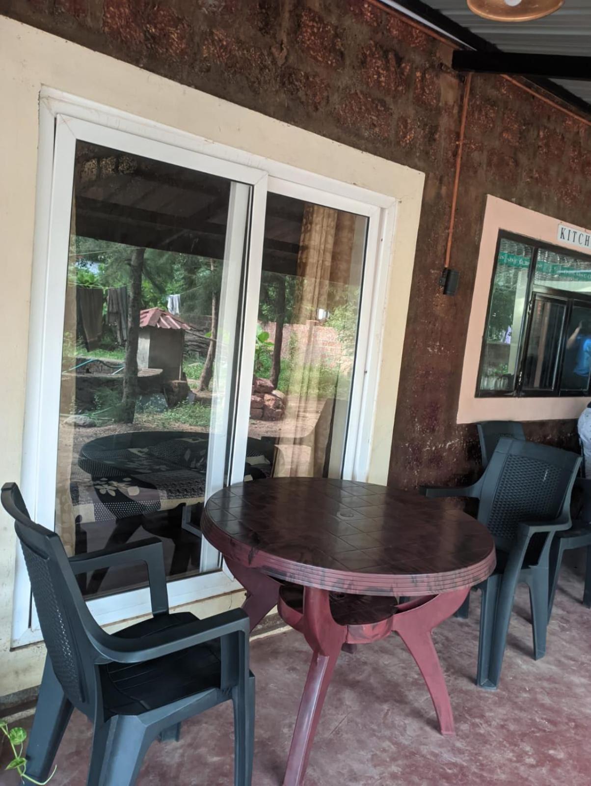 Riverstone Riverfront Stay جوكارنا الغرفة الصورة