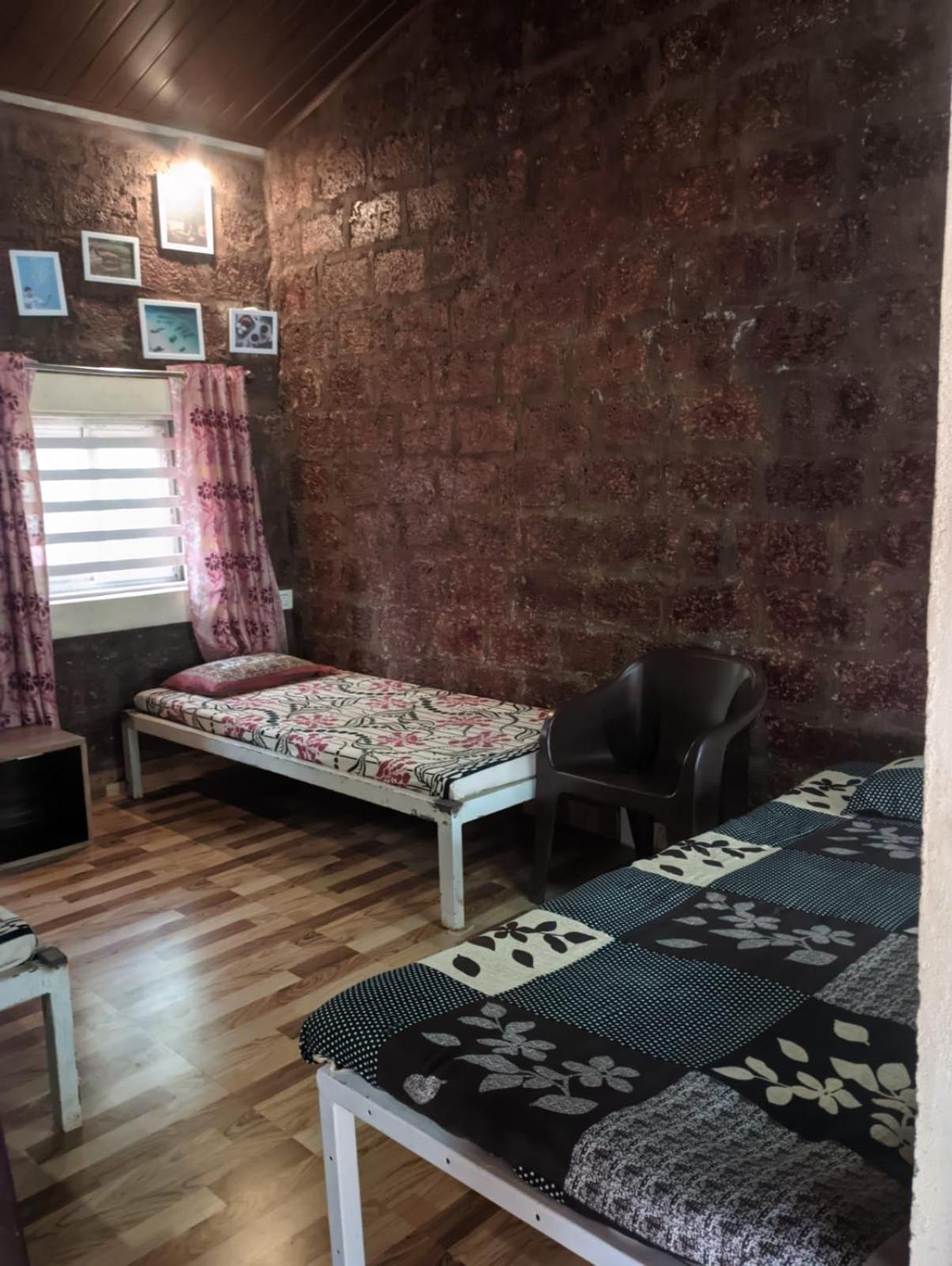 Riverstone Riverfront Stay جوكارنا الغرفة الصورة