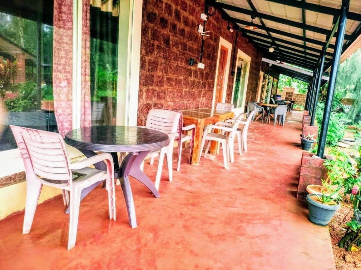 Riverstone Riverfront Stay جوكارنا الغرفة الصورة
