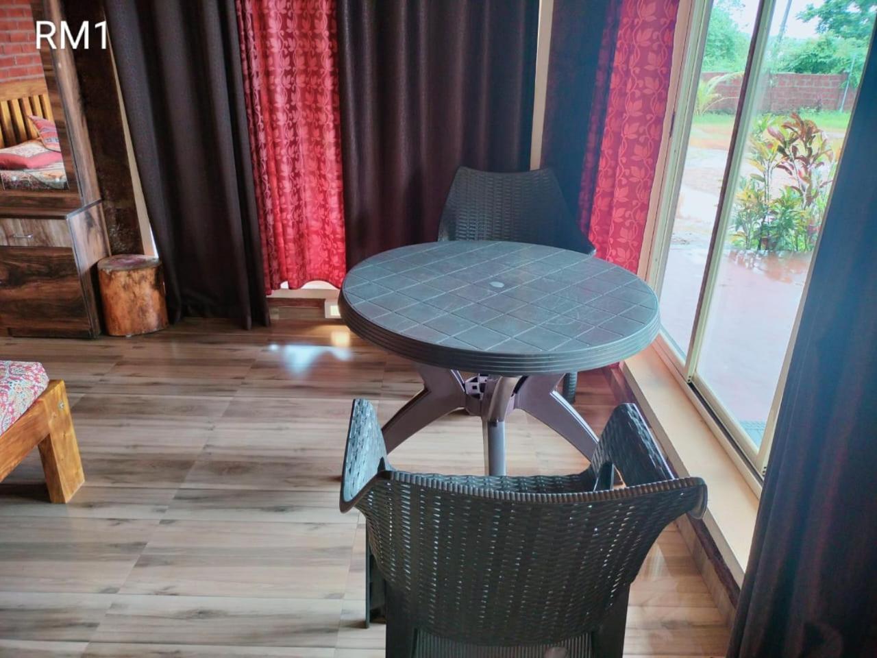 Riverstone Riverfront Stay جوكارنا الغرفة الصورة
