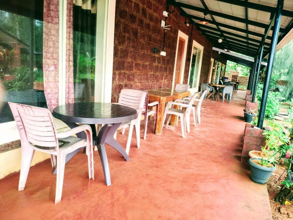 Riverstone Riverfront Stay جوكارنا الغرفة الصورة