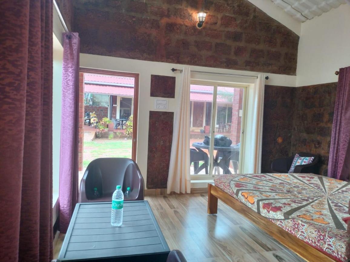 Riverstone Riverfront Stay جوكارنا الغرفة الصورة